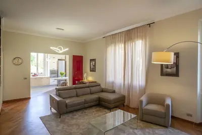 Image de Bright And Comfy In A Beautiful Contemporary Home