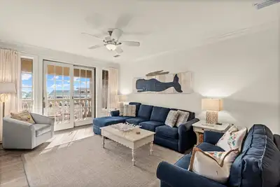 Image de Newly Renovated Village Condo! Easy Beach / Pool Access!