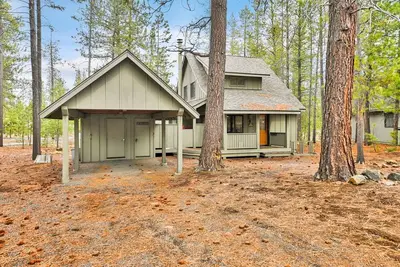 Image de Updated, Cabin Feel Home with Rec Passes, A/C, Hot Tub - Otter 8