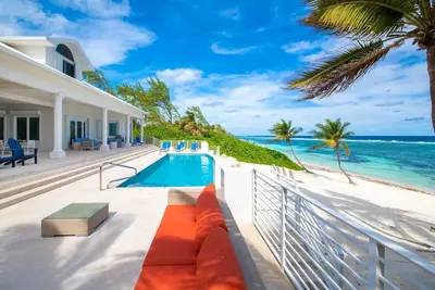 Image de Ocean Kai: Luxe Oasis w/Oceanfront Pool, Sandy Beachfront, & Veranda Lounge