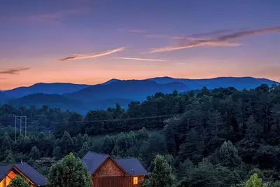 Image de Free Attractions, Great views pool table Private  Heated Pool, & Hot Tub