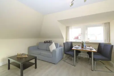 Image de Haus Sarah 6 is located directly on the beach in the heart of Westerland. <br>The beach crossing to Westerland's central beach is about 200 meters away. <br>The house has 8 modern and comfortably furnished vacation apartments for.