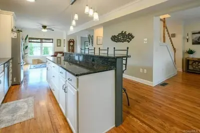 Image de 4000+ SqFt Home. Amazing Views, Private, Close to Downtown and Yale Univeristy
