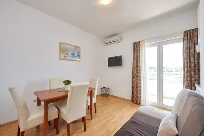 Image de Appartement dans Seget Vranjica avec vue mer, Balcon, Climatisation, Wifi (5052-3)
