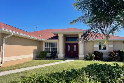 Image de Charming Cape Cottage, 4 bedroom/3 bath private pool in Cape Coral Sw Florida