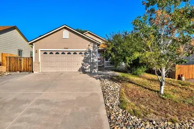 Image de 4 bed/2 bath-sleeps 10! Yard/pet friendly Co Springs