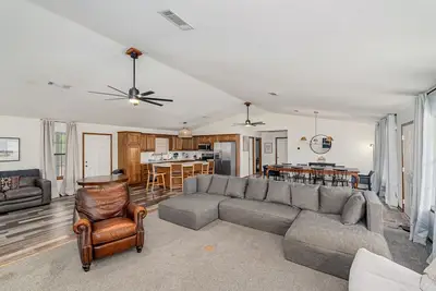 Image de 4Bdrm Walk to Beach Firepit Ping Pong Texoma
