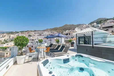 Appartement moderne à Cómpeta I avec vue sur la montagne, Wi-Fi et terrasse.