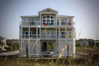 Image de 5 Br/3 Full & 2 Half Ba, High End Home, Private Pool, Elevator-Sleeps 15