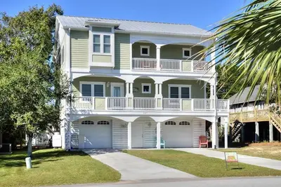 Image de 107 Se 55th Street - Spacious & Gorgeous 3 Bdrm/3. 5 Bath, Ocean View, Sleeps 10