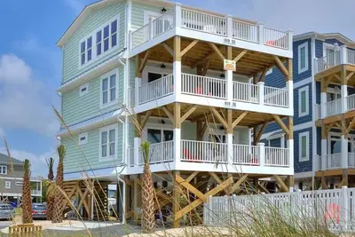 Image de Oceanfront, 5 Bdrm/4. 5 Bath/Sleeps 12-Walk to Pier! ! ! Breathtaking Views! ! !