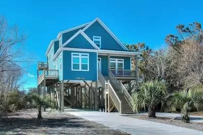 Image de Beautiful, Ocean View 4 Br/4 Ba Home-1 Minute Walk to Beach/Pets-Sleeps 12