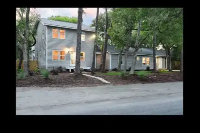 Image de Spacious & Beautiful 7br/4ba Home- Pool and Fire Pit-Sleeps 18