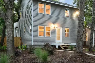 Image de Beautiful & Spacious 4br/2ba Duplex/House-Pool and Fire Pit-Sleeps10