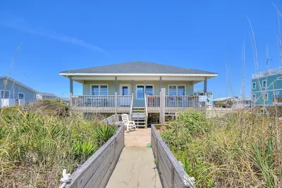 Image de Completely Remodeled, Oceanfront, 4br/2ba Home-Close to Boat Ramp-Sleeps10