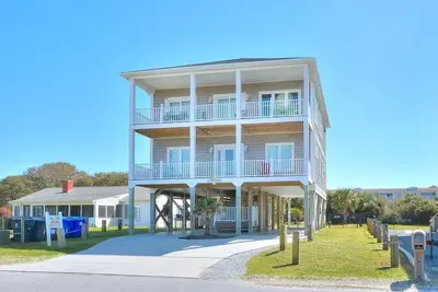 Image de 6br/6. 5ba Home - Ocean Views, Pool, Elevator, Walk To Beach, Sleeps 17