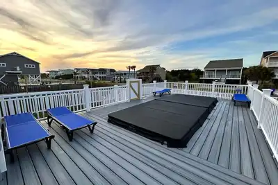 Image de Beautiful Completely Renovated, 2nd Row/Ocean View 4 Br/2 Ba Island Home-Sleeps 8