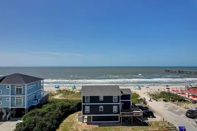 Image de 5br/4ba Home - Remodeled, Oceanfront, Close to Pier, Sleeps 10
