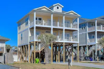 Image de 4br/3ba 2nd Row Home, Ocean View, Sleeps 10