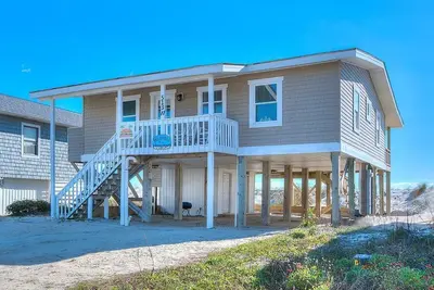 Image de Charming, Oceanfront -4 Bedrooms/2 Bath-Just You and the Beach