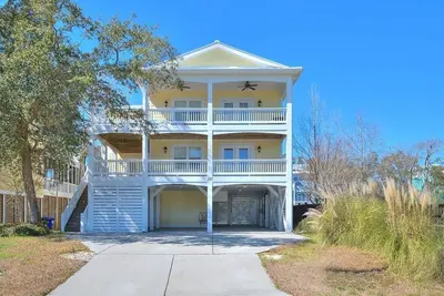 Image de Spacious 4br/4. 5ba Home-Beautifully Decorated-Multiple Porches-Sleeps 8