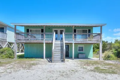 Image de Beautiful & Cozy-2nd Row-4 Bedroom/2 Bath-Ocean View Home-Sleeps 8