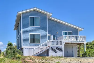 Image de Beautiful 2nd Row, 4 Br/4 Ba Home w/ Dock - Sleeps 10