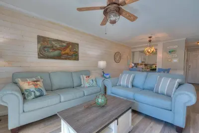 Image de 2 Br/2ba, Ocean View Condo w/Pool in Caswell Beach-Sleeps 8