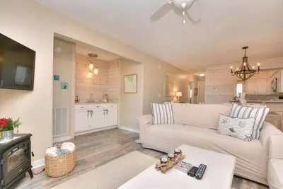 Image de 3br/2ba Condo -Pool, Ocean Views Sleeps 9