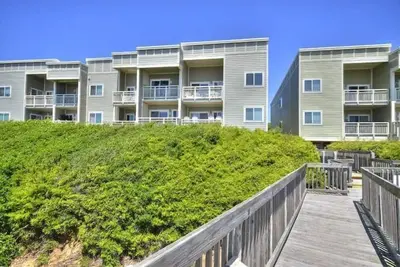 Image de 2 Story, 2 Bedroom/2Bath Oceanfront Condo with Pool-Sleeps 7