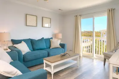 Image de 2br/2ba Condo-Close to Food/Shopping/Fun, Pool, Walk to Beach, Sleeps 8