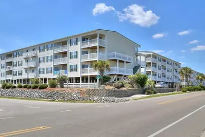 Image de Beautiful 2br/2ba Condo-Pool & Elevator-1 Minute to the Beach-Sleeps6