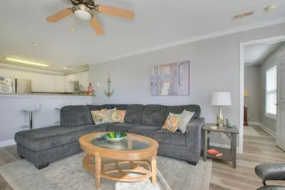 Image de This 3 Br/2. 5 Ba Ocean View Condo Has It All-Pool, Elevator, Pets & Beach-Sleeps 7