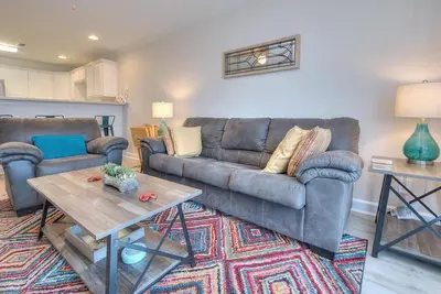 Image de Beautiful 2 Br/2ba Condo-Close to Beach w/ Pool & Elevator-Sleeps 8