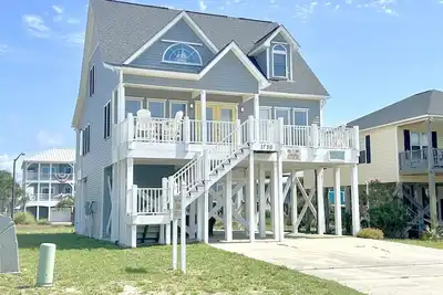 Image de Beautiful 4br 2. 5ba Home-Ocean Views, Dog Friendly, Close to Beach-Sleeps 12