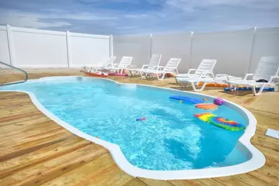 Image de Completely Renovated-New Furniture, 6Bdrm/4. 5Bath, Oceanfront Home w/Pool-Sleeps16