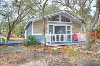 Image de Comfortable & Affordable, 3 Bdrm/1 Bath Island Cottage-Close to Stores-Sleeps 7
