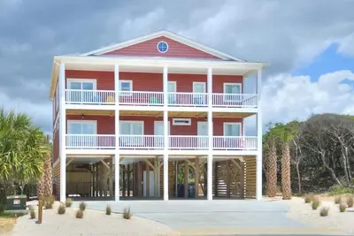 Image de Brand New, 2nd Row, 7 Bdrm/5 Bath Home w/ Pool & Boating Access