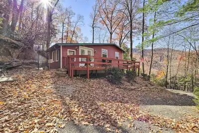 Image de 'Cattail Creek' Escape, 44 Mi to Mt Mitchell!