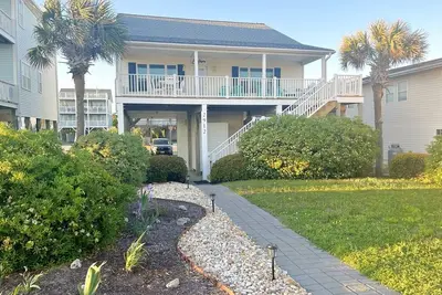 Image de Beautiful 4br/2ba Home - 2nd Row, Ocean Views, Dog friendly, Sleeps 11