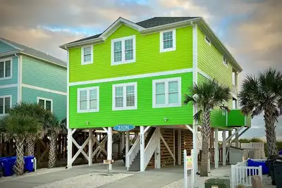 Image de 5br 4ba Impeccable Home - Private Saltwater Pool, Hot Tub, Event Home, Sleeps 12