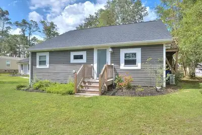 Image de Charming 3br/2ba Home Located on a Direct Beach Access Street-Sleeps7