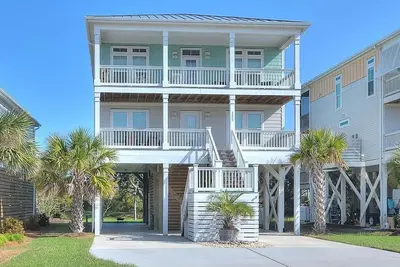 Image de Beautiful 5br/3. 5ba Home - Ocean View, Pool, Hot Tub, Sleeps 14