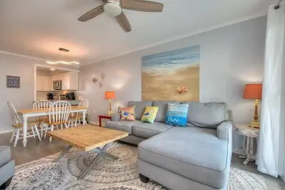 Image de 2br/2ba Condo - Ocean View, Walk to Beach, Seasonal Pool, Sleeps 5