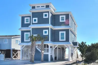 Image de New & Beautiful 5 Bedroom, 4. 5 bath Ocean Front Home-Sleeps10