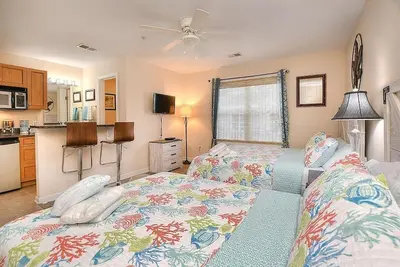 Image de 1br/1ba Efficiency Condo, Close to the Beach, Pool, Sleeps 4