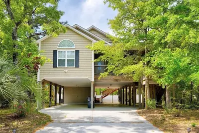 Image de 3 Br/2 Ba Home, Minutes to Beach, Pool with Heating, Sleeps 9