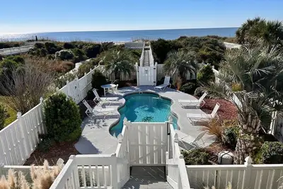 Image de 5br/3ba Oceanfront Home - Pool/Hot Tub, Private Beach Access, Sleeps 15