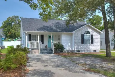 Image de 3br/2ba - Dog Friendly, Fenced Yard, Close to Beach, Sleeps 6