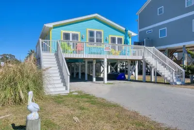 Image de Cheerful 3br/2ba Home-2nd Row, Ocean Views, Steps to Beach, Sleeps6